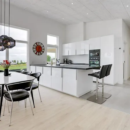 Constantin - 500m From The Sea By Interhome Nyaraló *